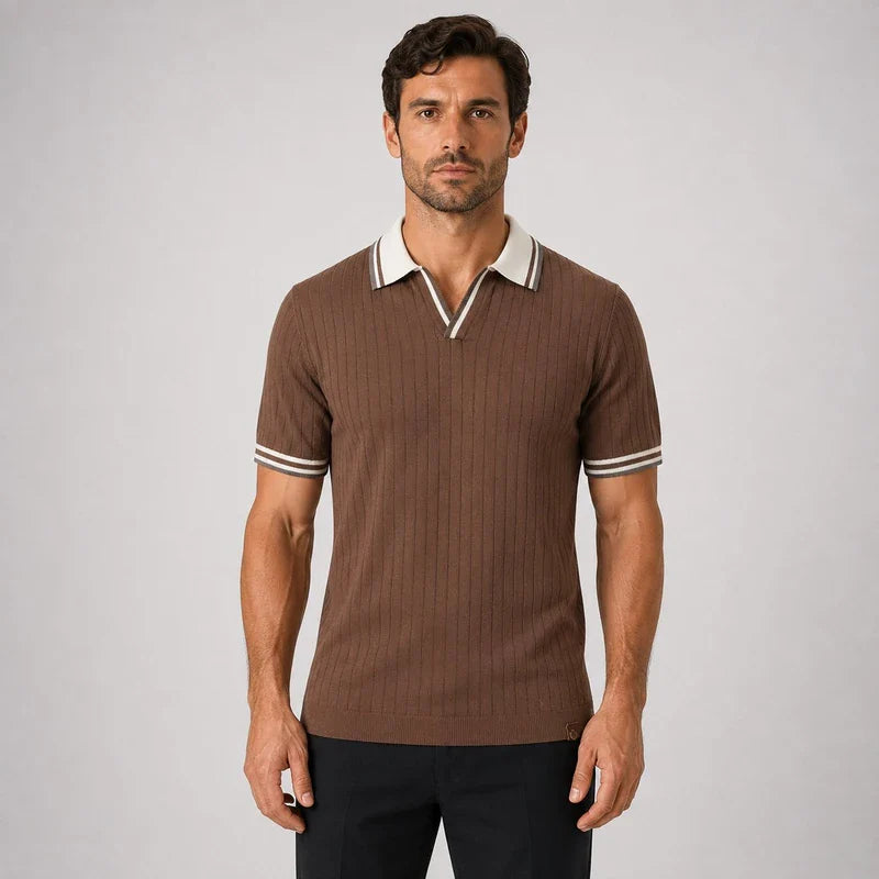 polo-trico-canelado-marrom-gola-creme.webp